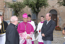 Mons. Chullikatt in visita a Ostra Vetere